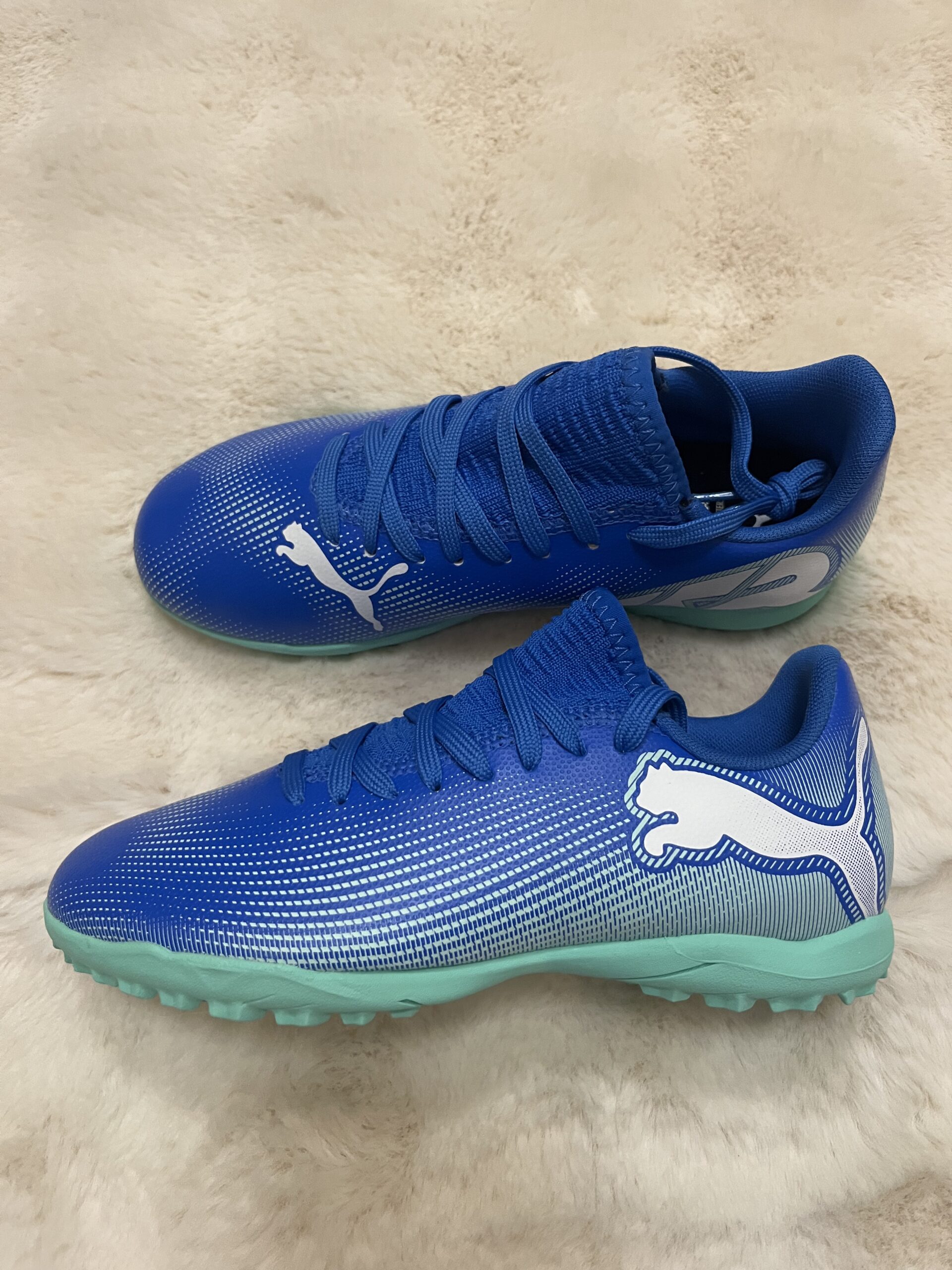 Baskets foot salle Puma neuves P.34