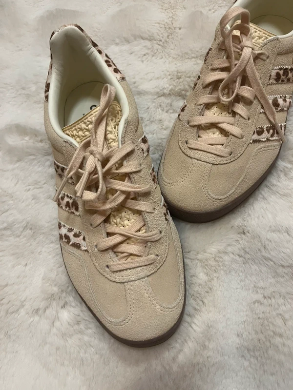 Baskets Gazelle Femme comme neuves P.40 2/3
